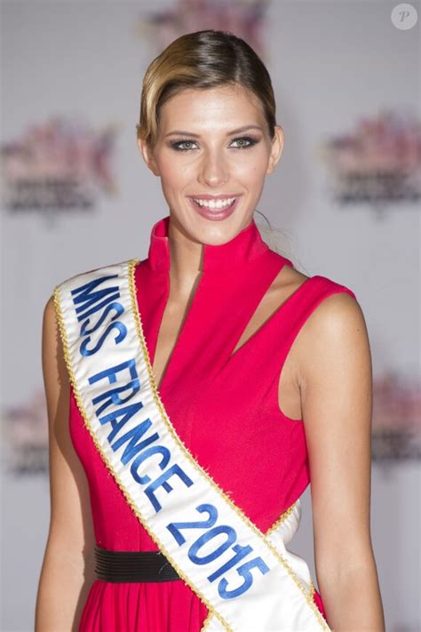 Photo Camille Cerf Miss France à la e cérémonie des NRJ Music Awards au Palais