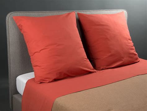 Voir plus d'idées sur le thème parure de drap, draps, parure. Paire de draps tergal brique Soubrier - Louer Tissus Drap XXe