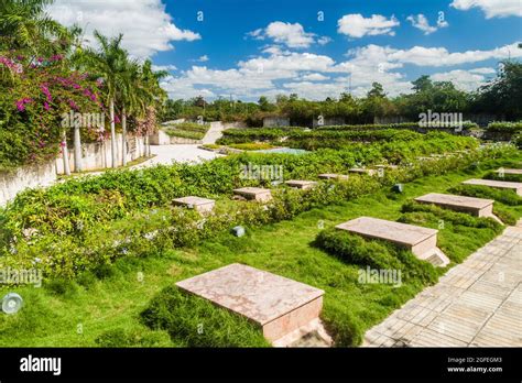 Garden At Che Guevara Monument In Santa Clara Cuba Stock Photo Alamy