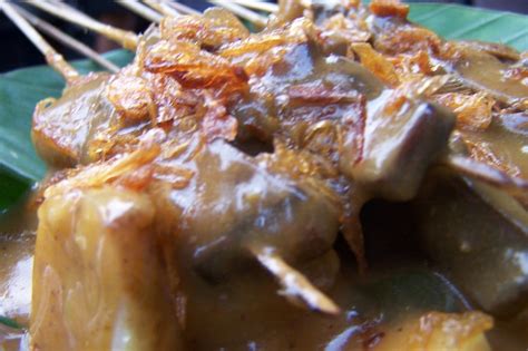 Karena sate merupakan makanan khas dari indonesia khususnya juga dari jawa. Cara Membuat Sate Padang dengan Bumbu yang Lezat | Ramesia ...