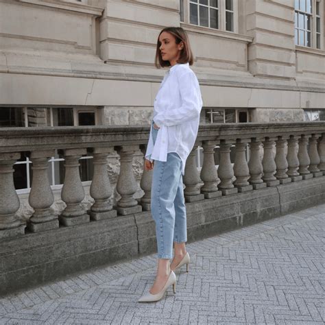 7 Effortlessly Chic Neutral Outfits You Must Copy This Spring
