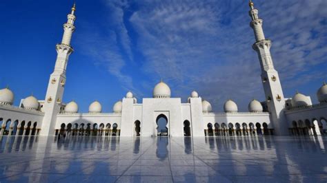 Masjid Mewah Dengan 82 Kubah Sheikh Zayed Di Abu Dhabi