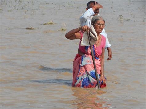 Flood Relief In Bihar By Ramakrishna Mission Patna Flickr