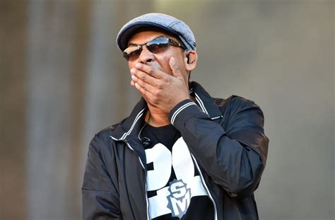Ein song der mal wieder wunderbar in. Xavier Naidoo klagt: Sänger darf nicht Antisemit genannt ...