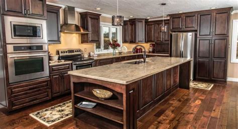 You can expect to pay anywhere between $500 and $1200 per linear foot for custom cabinetry. Custom Kitchen Cabinets - Beckworth LLC Home Remodeling