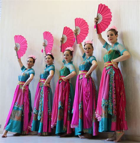 Bajidor Kahot Dance By Bidadari Indonesian Dance Studio Penari Kostum