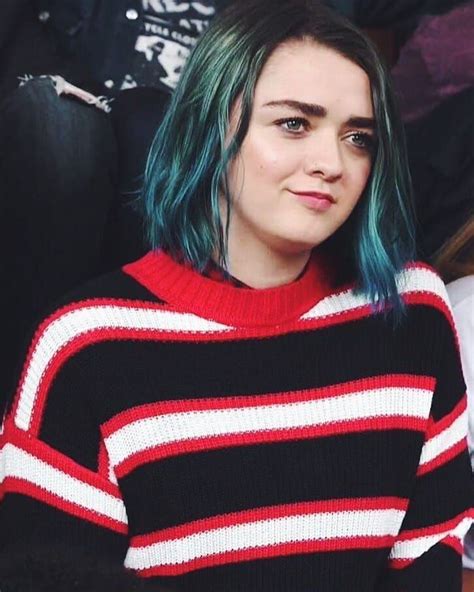 Maisie Williams Maisiewilliams Whit Blue Hair She Is Very Beautiful