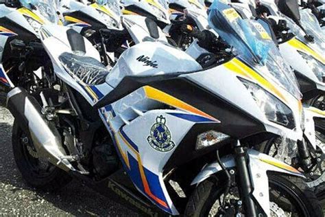 It is available in 2 colors, 1 variants in the malaysia. Ninja 250, Buat Patroli Polisi di Malaysia