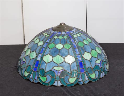 Lot A Leaded Glass Lamp Shade 10 1 4 In 26 Cm H 19 3 4 In 50 Cm D