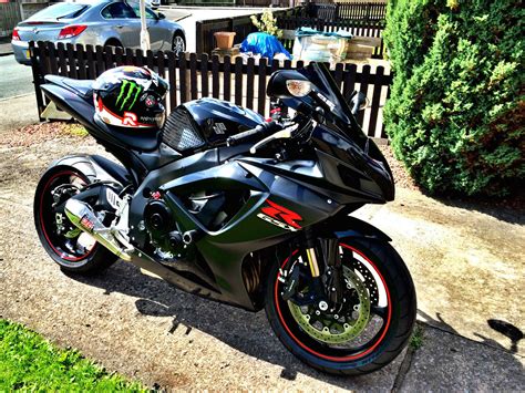 Suzuki Gsxr 750 K7 Superb Example