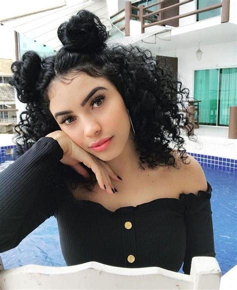 11 Model Rambut Keriting Wanita Paling Hits Mudah Ditiru