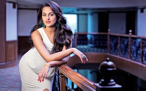 Sonakshi Sinha Rare And Beautiful Hd Wallpaper Collection ~ Facts N