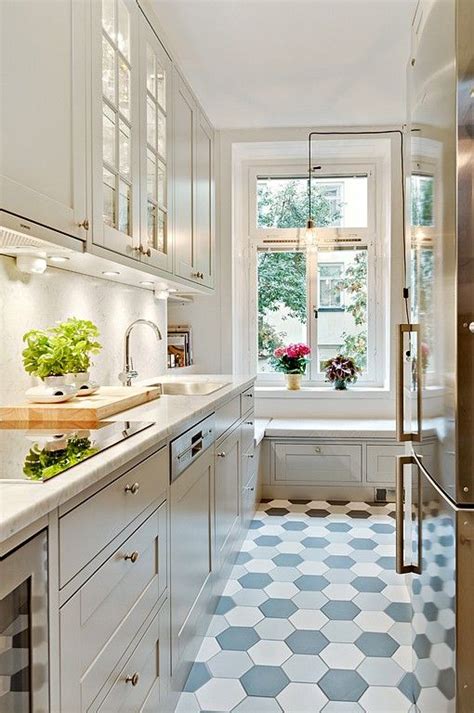 31 Stylish And Functional Super Narrow Kitchen Design