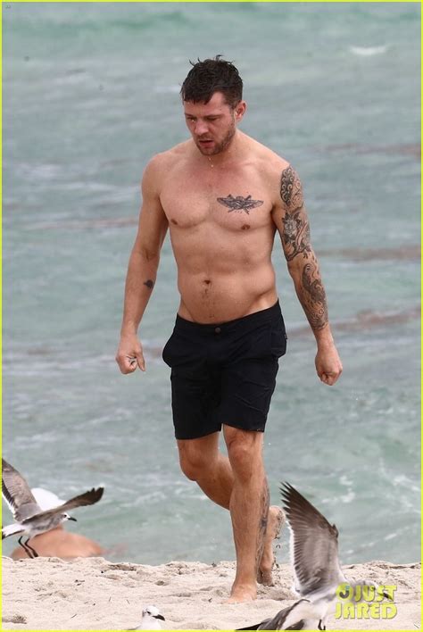 Ryan Phillippe Bares Hot Body While Shirtless In Miami Photo 4184422 Ryan Phillippe