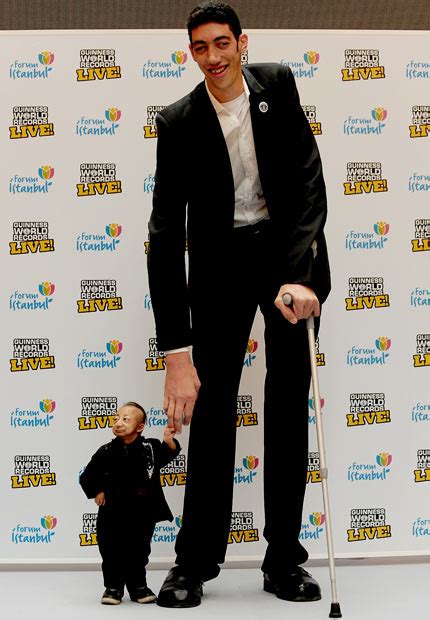 Its All About Fun Worlds Tallest And Smallest Man Together