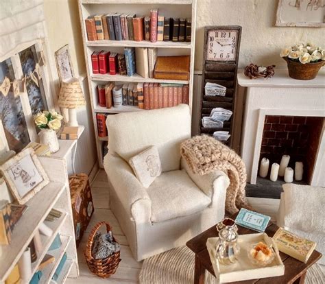 Ein französischer landhausstil eignet sich für jeden raum im haus. Leseecke 1:12 | Ideen fürs zimmer, Diy puppenhaus möbel ...