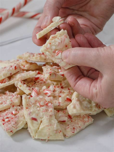 Easy Peppermint Bark That Takes All Of 15 Minutes To Put Together
