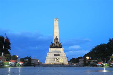 Amazing Rizal Park Local Tour Daytrips Sightseeing Packages Easybook