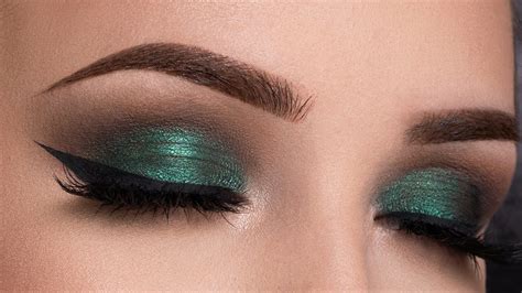 Easy Eyeshadow Tutorial For Green Eyes Green Smokey Eye Makeup Step By Step Tutorial New Year