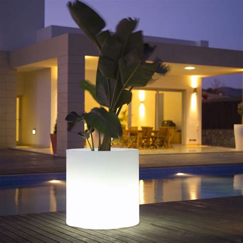 Unusual outdoor lighting - ideal answer for your home ... And this unusual outdoor lighting feature sure doesn't.