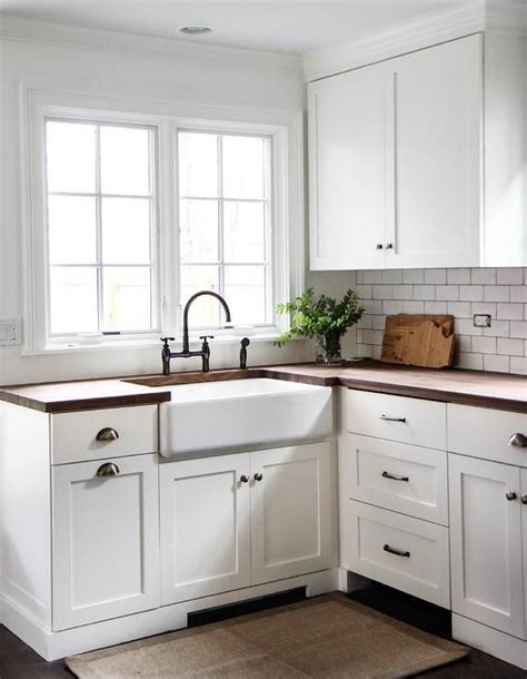 Bright white shaker kitchen cabinets are the option for the home that is looking for a shiny pop in their kitchen. Gorgeous cottage kitchen boasts white shaker cabinets ...