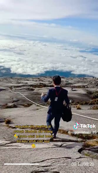 Tawan Gunung Kinabalu Lengkap Bersut Kasut Pejabat Saba Nobutaka