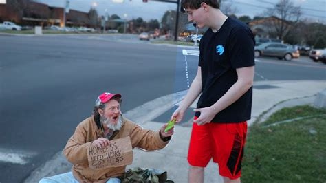 Mr Beast Donating Giving Back To Homeless Giving Away Lots Of Money