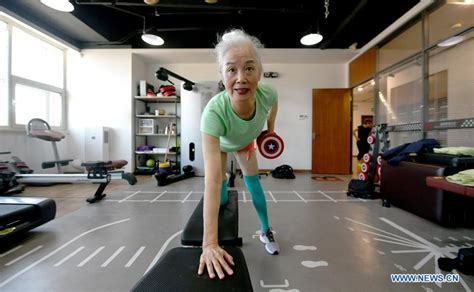 74 year old granny spends one hour every day in bodybuilding cn