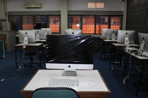 Design Computer Laboratory Fakultas Seni Rupa Dan Desain