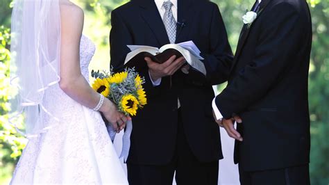 The Reason Why Grooms Stand To The Right Of Brides Mental Floss