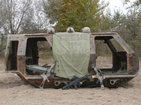 (dingo schwer beschädigt, durch eigene kräfte zerstört.) gefechte zwischen taliban und 1. Umstrittener Sinnspruch ‚Treue um Treue' - jetzt im Museum ...