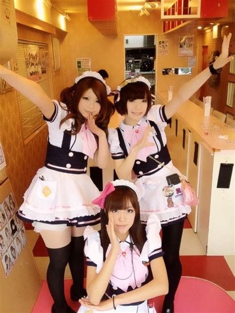Experience A Cosplay Maid Cafe In The Akihabara Electric Town Area