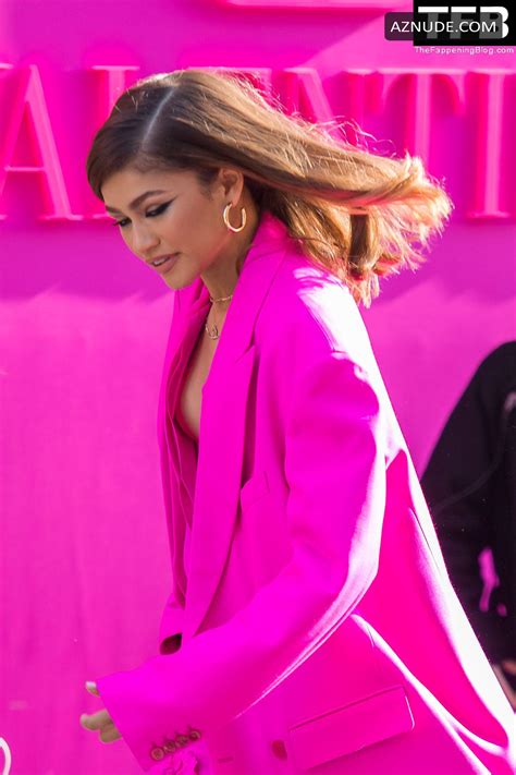 Zendaya Sexy Seen Braless Flaunting Her Hot Tits At The Valentino