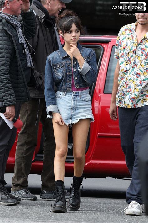 Jenna Ortega Sexy Seen Flaunting Her Hot Legs In Shorts On The Set Of