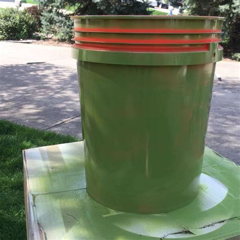 Lay the bucket on its side and cut a slit in the newspaper. DIY Tomato Planters from 5 Gallon Buckets | Tomato planter, Herb garden pallet, Planters