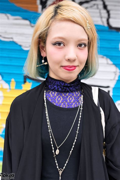 I dyed my highlighted blonde hair with an ash brown, which is similar to my natural colour. Green Under Dyed Hair & Gold Jeffrey Cambell Skate ...