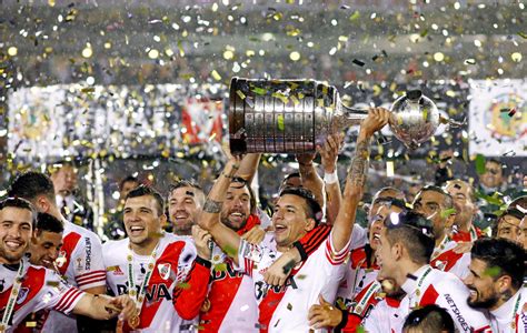 El club river plate es una institución deportiva paraguaya destacada por la práctica de fútbol, con sede en el barrio mburicaó de la ciudad de asunción.fundado en 1911, en la temporada 2018 logró el título de campeón de la segunda división, por lo que desde el 2019 compite en la primera división de paraguay. River Plate - Mundial Clubes 2015 - MARCA.com