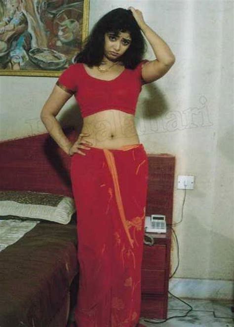 Very Sexy Mallu Aunty Showing Hot Navel Spicy Blouse