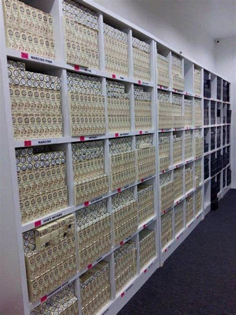 Selama percakapan aku tidak menanyakan nama, pekerjaan maupun teleponnya, tapi lebih banyak cerita lucu. De'Xandra LuXury Perfumes - Home | Facebook