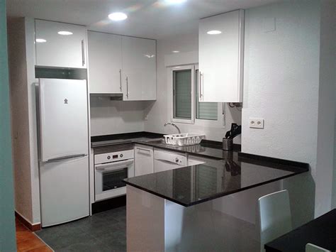 Fotos de cocinas reformadas antes y después de la obra. Reforma de cocina abierta en Gran Alacant | Reformas ...