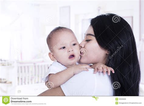 Asian Man Kissing His 9 Month Pregnant Wife`s Belly Stock Image 152590813