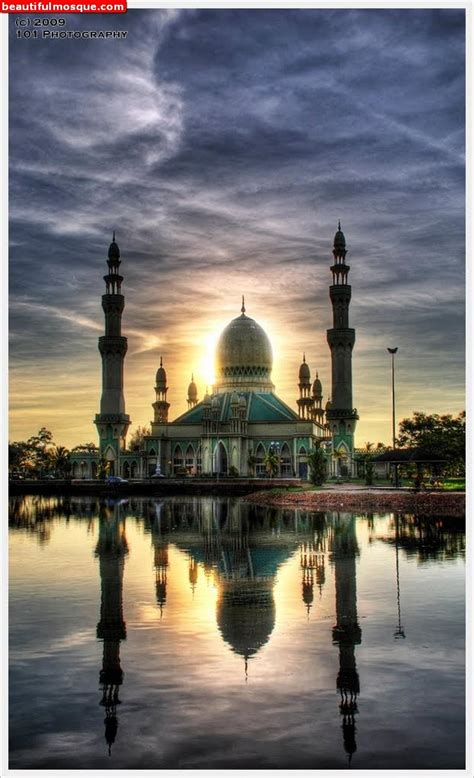 Namun, tak hanya itu saja daya tarik dari negara yang berada di pesisir utara pulau kalimantan ini. Kurikulum Di Brunei Darussalam - The 10 Most Beautiful Mosques in Brunei - Di video kali ini ...