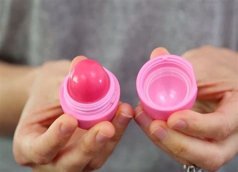 Diy How To Make Your Own Eos Lip Balm In Just 5 Minutes Easy Life Hacks