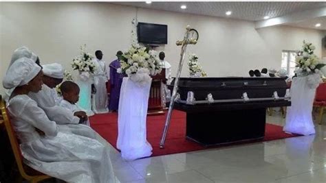 Remi Surutu Finally Lays Daughter To Rest At Ikoyi Cemetery Photos Information Nigeria