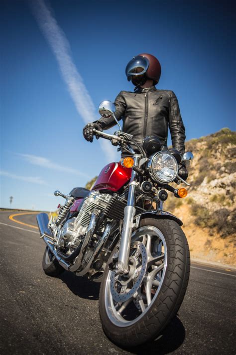 Honda takes that resurgent interest to the bank with its cb 1100 ex that brings '70s style and modern performance together in a bid to ride that current wave of popularity. 2015 Honda CB 1100 DLX pic 11 - onlymotorbikes.com