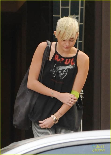 Full Sized Photo Of Miley Cyrus Doc Appt Miley Cyrus Two A Half Men Episode Airs Next