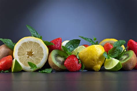 Download Kiwi Strawberry Lime Lemon Food Fruit 4k Ultra Hd Wallpaper