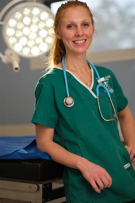 Dr Anna