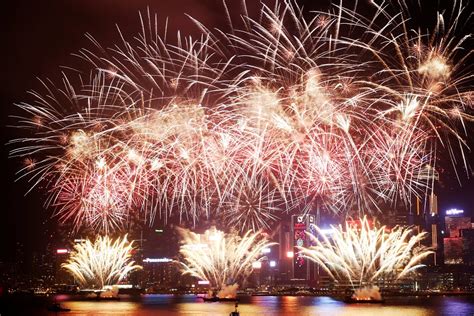 Hong Kong Holds Fireworks Show To Celebrate Lunar New Year 津云app