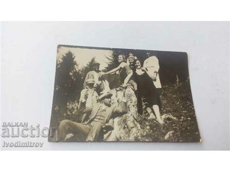 Снимка Жени и мъже на разходка в планината 1931 Стари снимки Изделия от хартия balkanauction